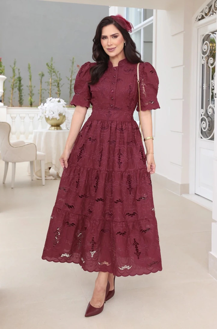 Vestido Emily VINHO em lese 100% algodão bordado, forrado